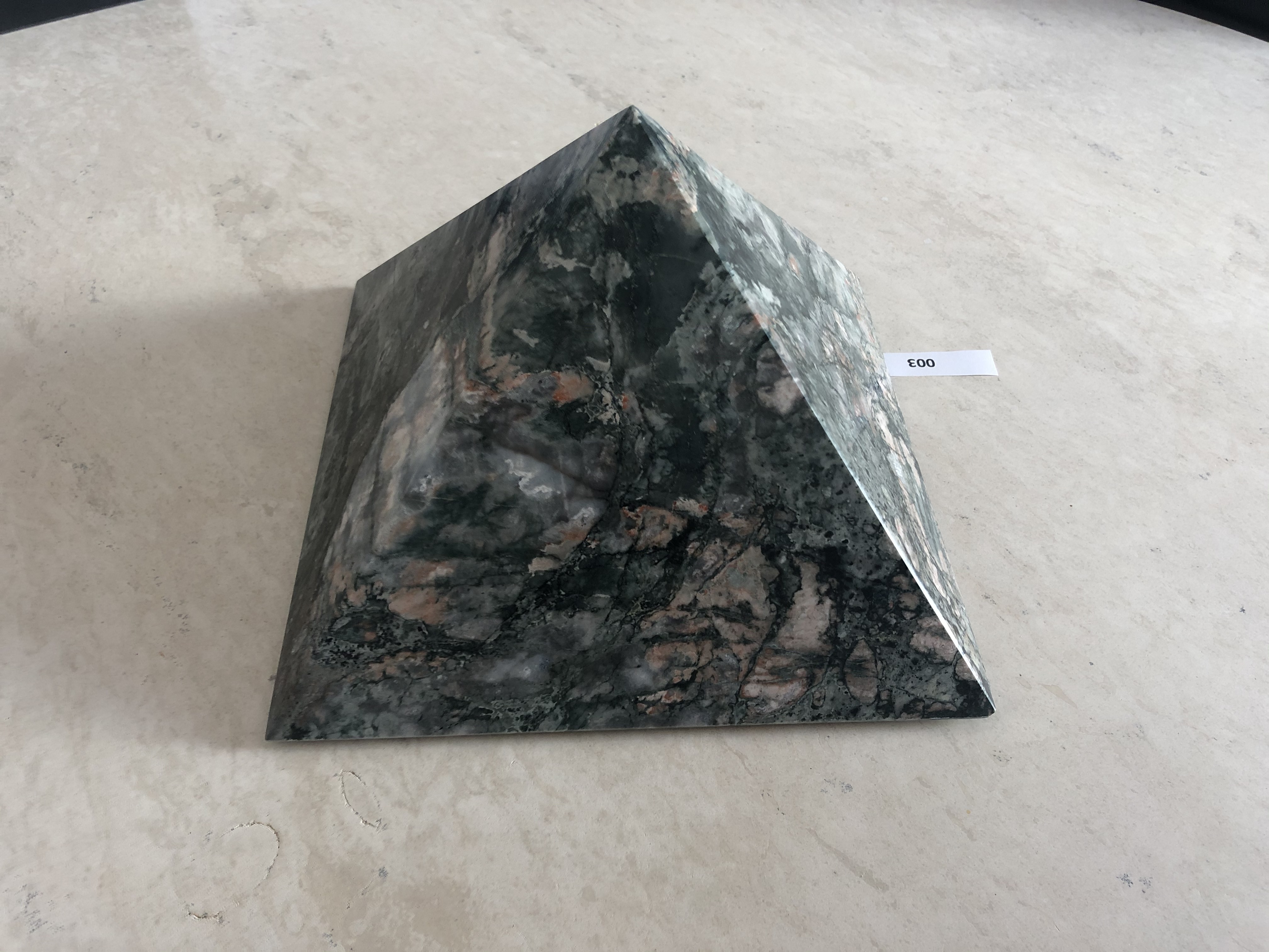 Sodalith Pyramide grün