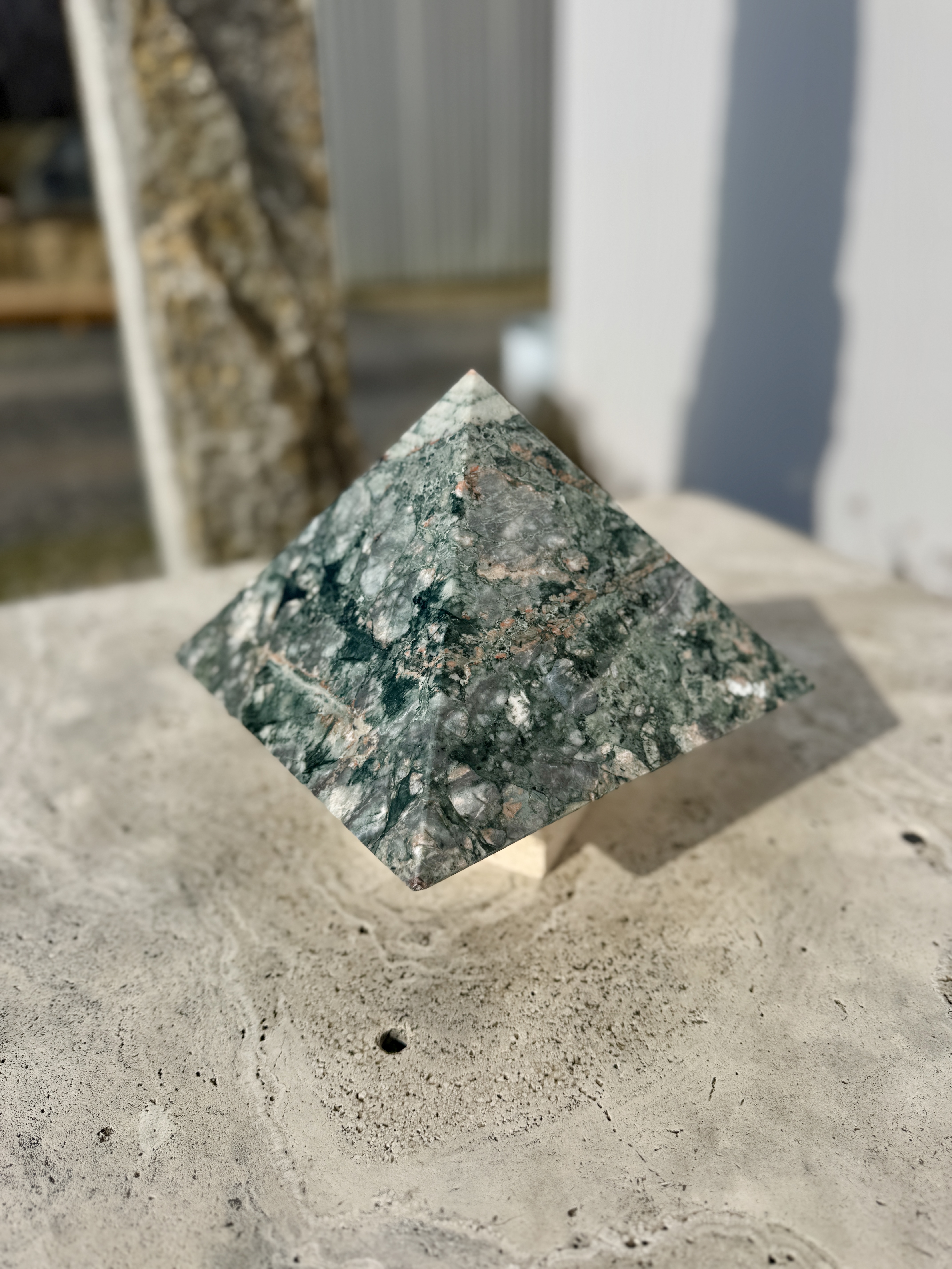 Sodalith Pyramide grün